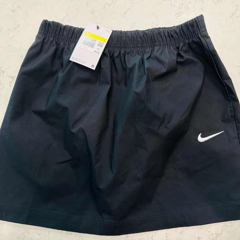 NWT Nike Women's Size Small Black High-Rise Skirt